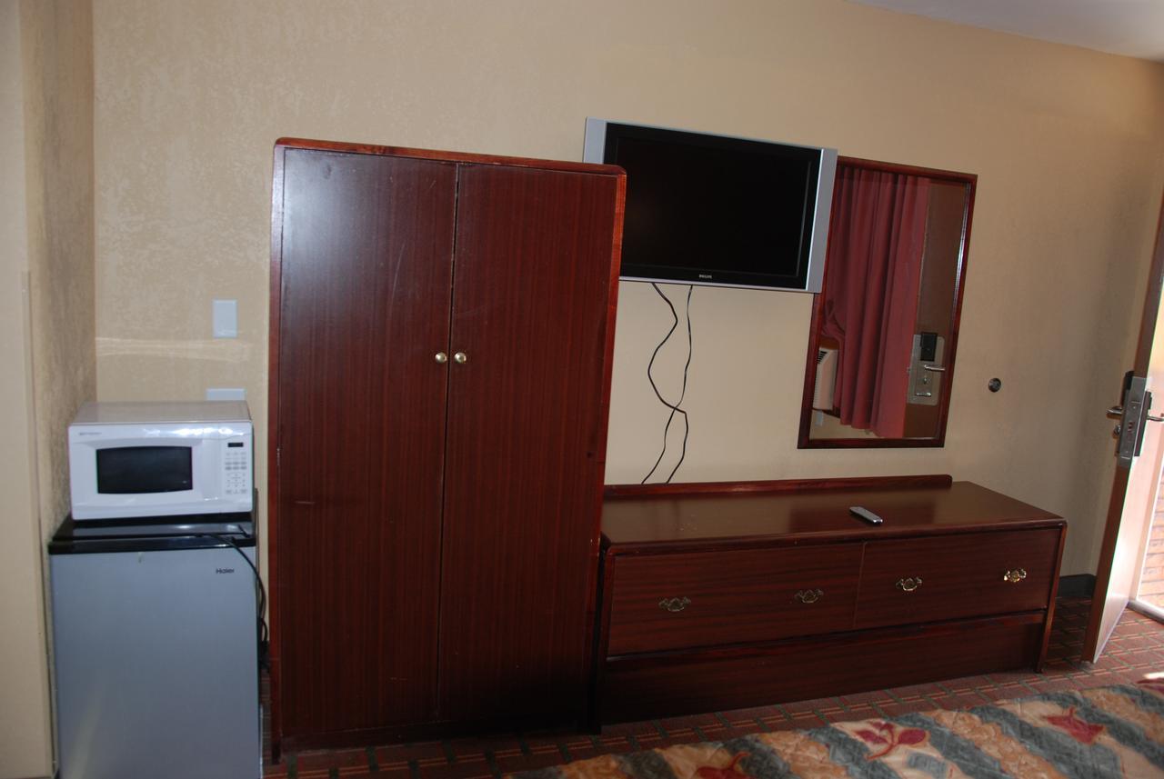 Mount Laurel Motel ヘーズルトン エクステリア 写真