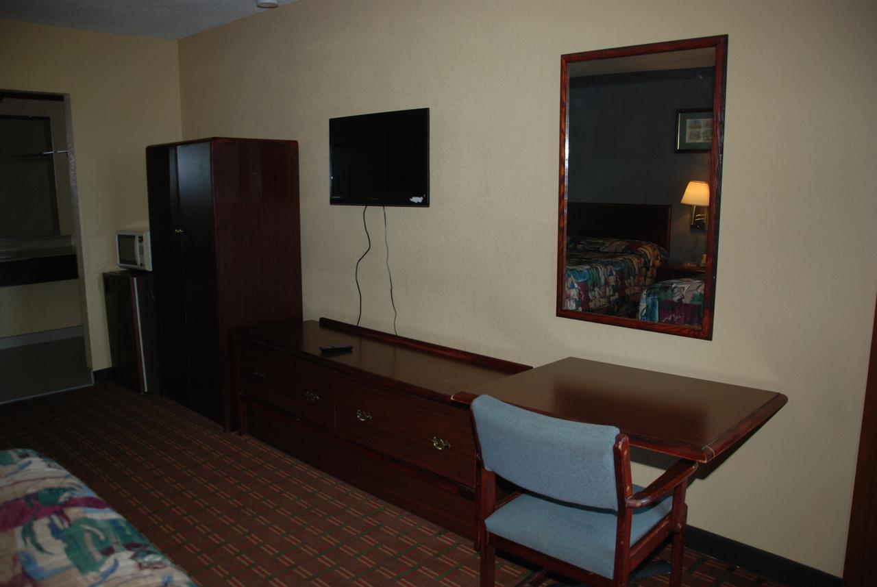Mount Laurel Motel ヘーズルトン エクステリア 写真